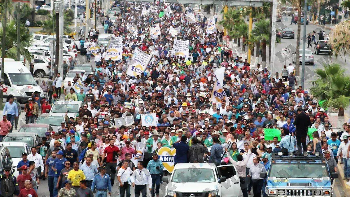 Empleados de AHMSA marchan en Monclova para exigir trabajo seguro (2)